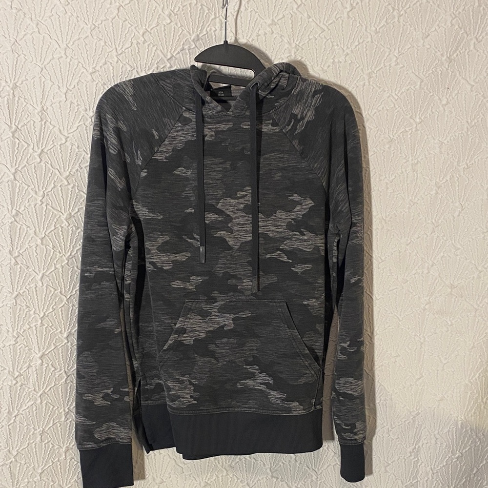 Men’s Athletic Works Dark Gray Camo Hoodie Size S Retro Inspired Rugged Tree Hug